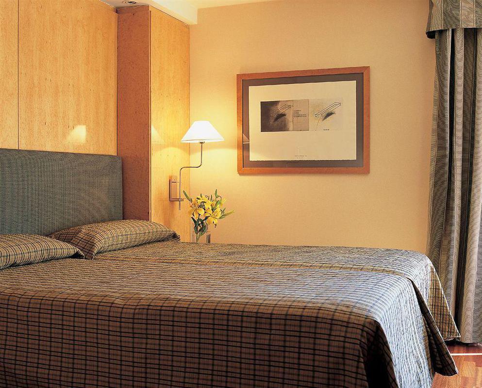 Nh Paseo De La Habana Hotel Madrid Værelse billede